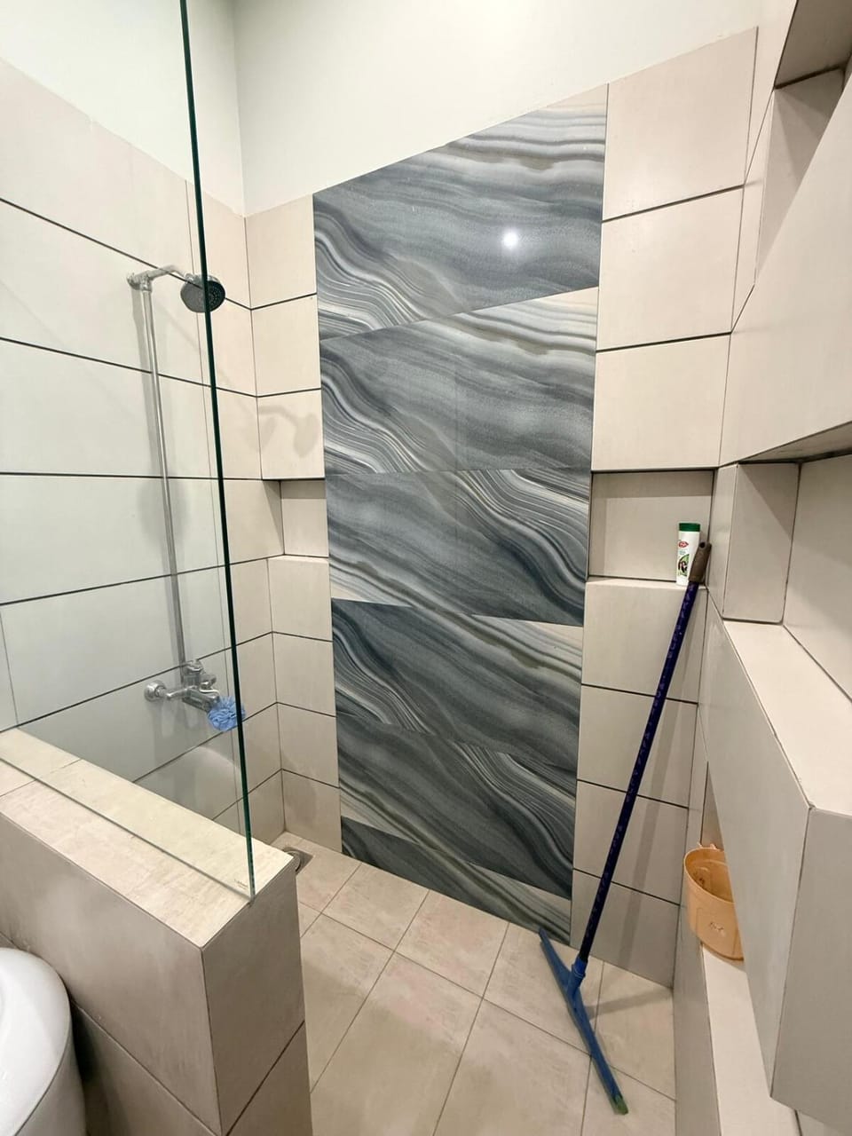 Modern private home ph7 central loc w parking Villa in Karachi