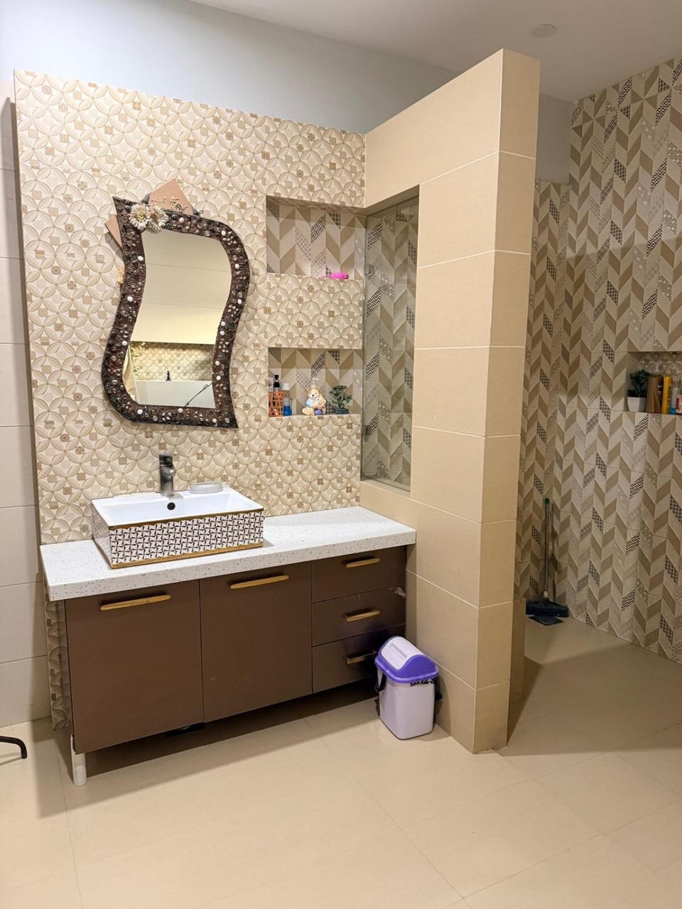 Modern private home ph7 central loc w parking Villa in Karachi