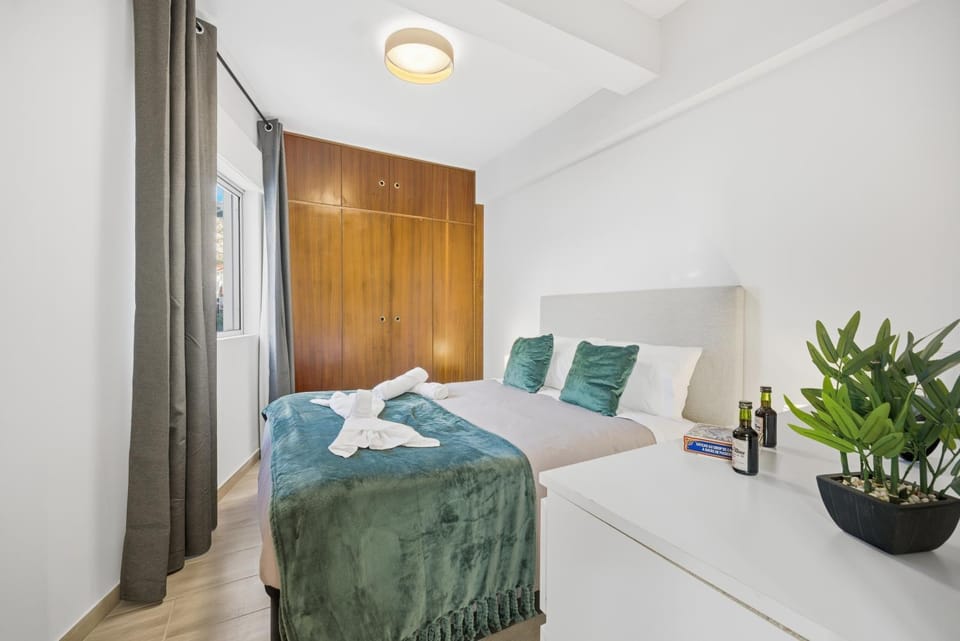 Bed, Photo of the whole room, Bedroom, towels, wardrobe