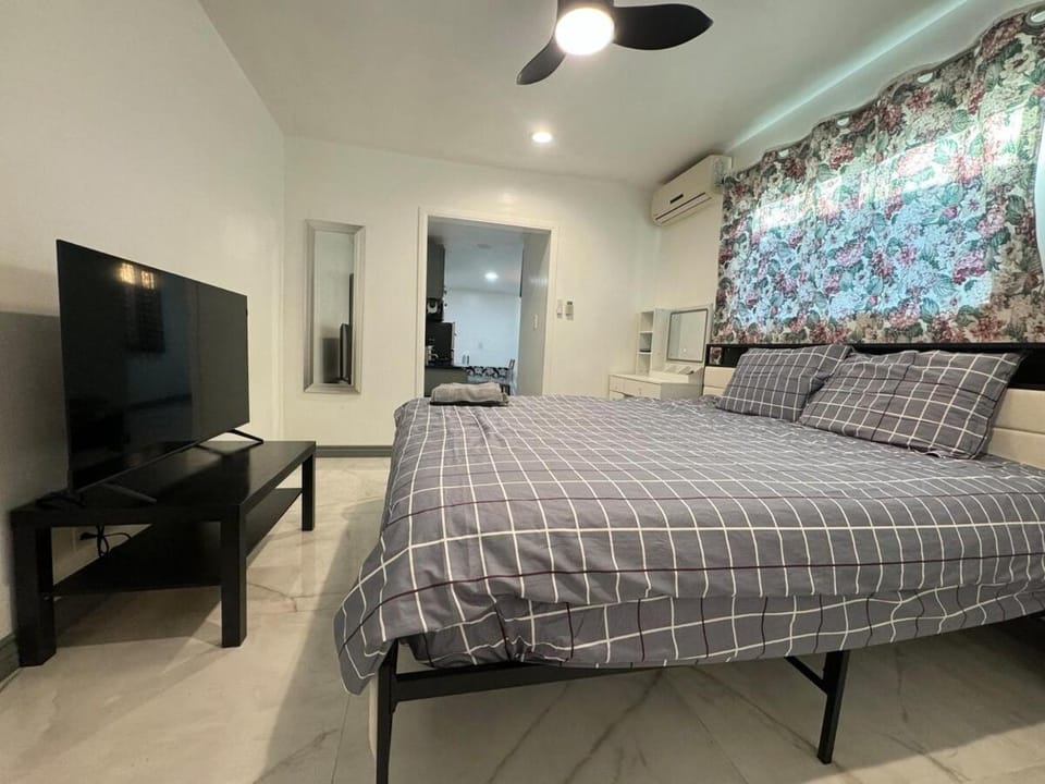 Asian Food Gallery mini back room Apartment in San Gabriel