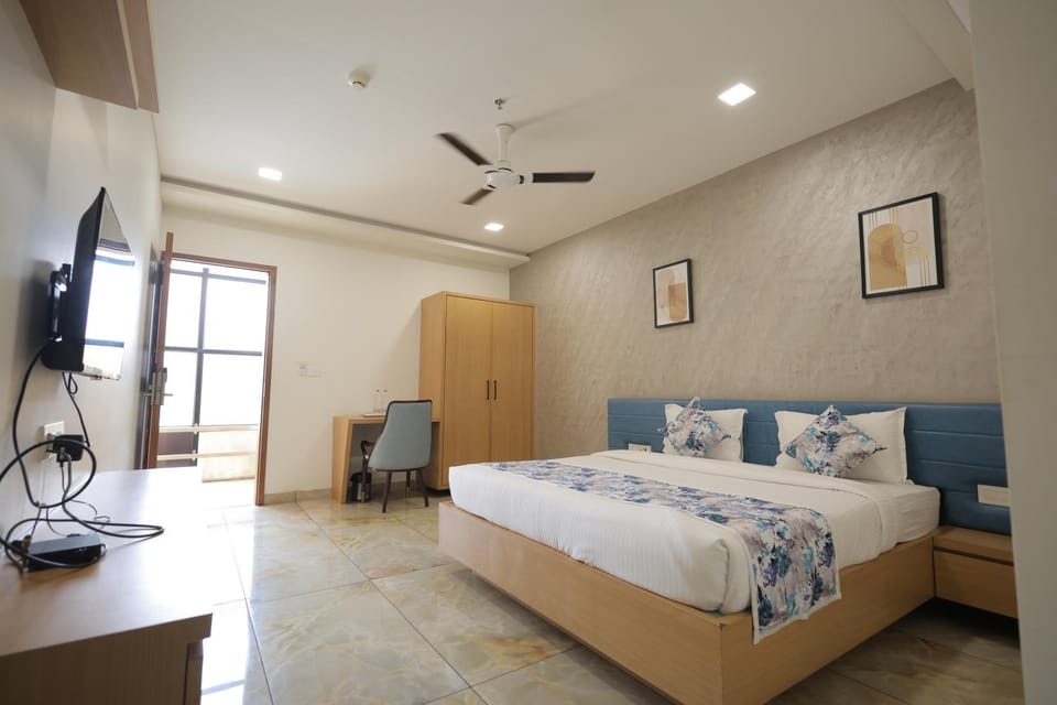 TV and multimedia, wardrobe, air conditioner