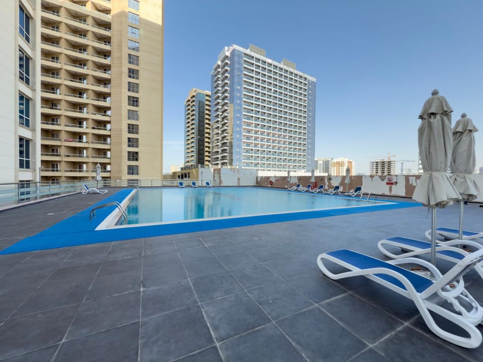 Property building, Balcony/Terrace, Swimming pool