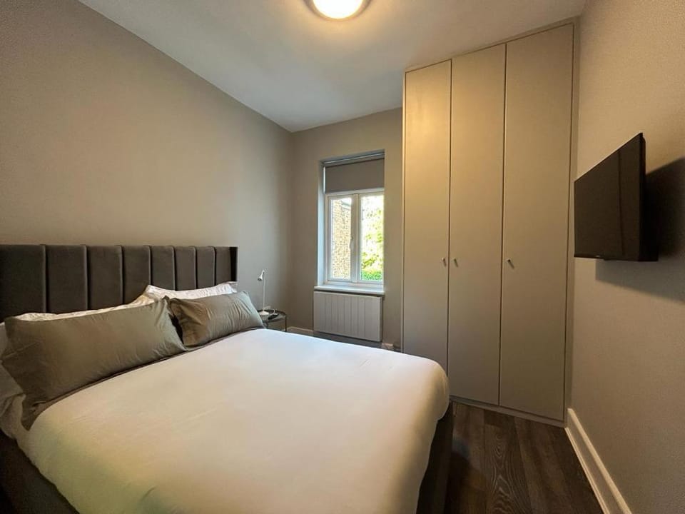 Bed, TV and multimedia, Photo of the whole room, Bedroom, wardrobe
