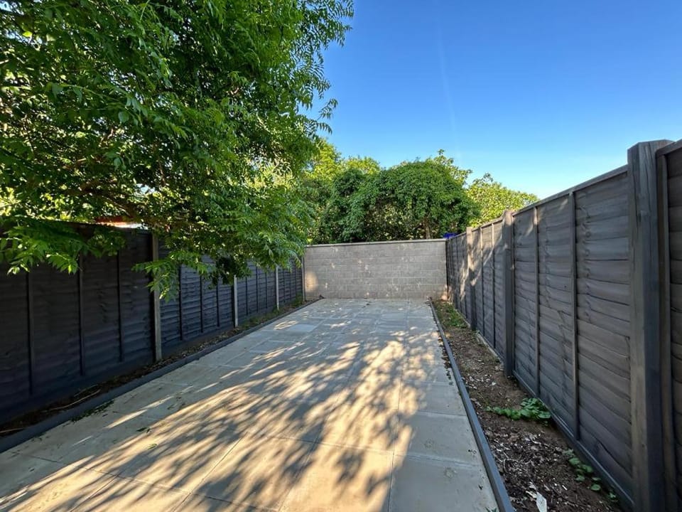 Spacious 6 Bedroom House in Acton Sleeps 11 House in London Borough of Ealing