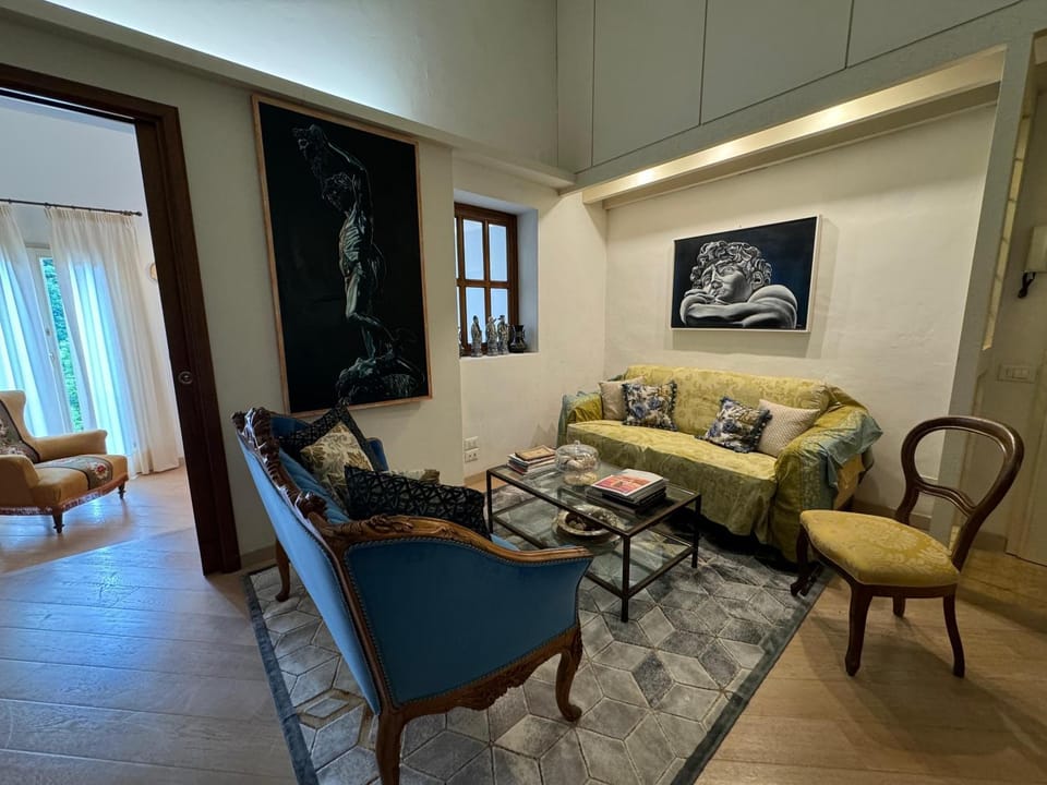 Living room, Seating area