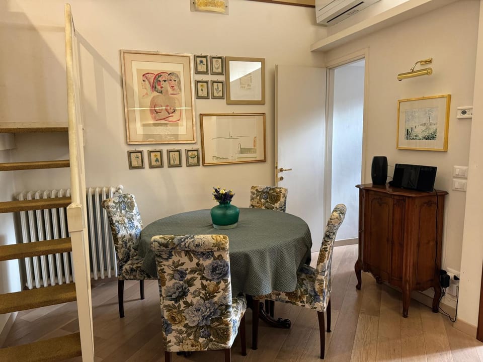TV and multimedia, Living room, Dining area, air conditioner