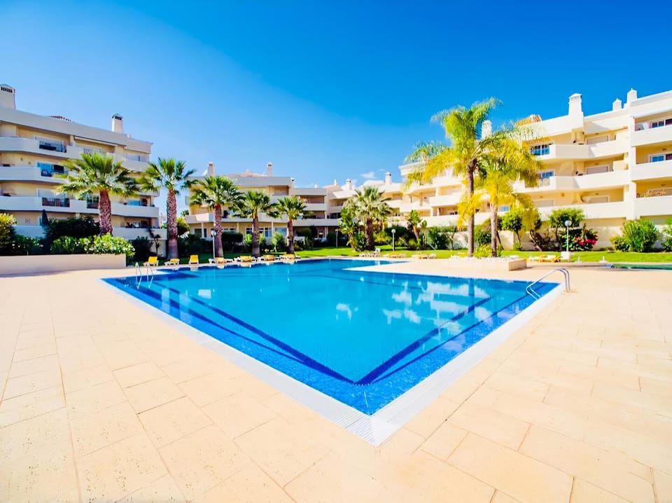 Property building, Day, Pool view, Swimming pool