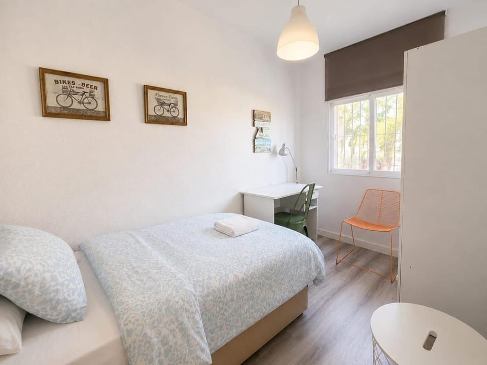 Bed, Photo of the whole room, Bedroom