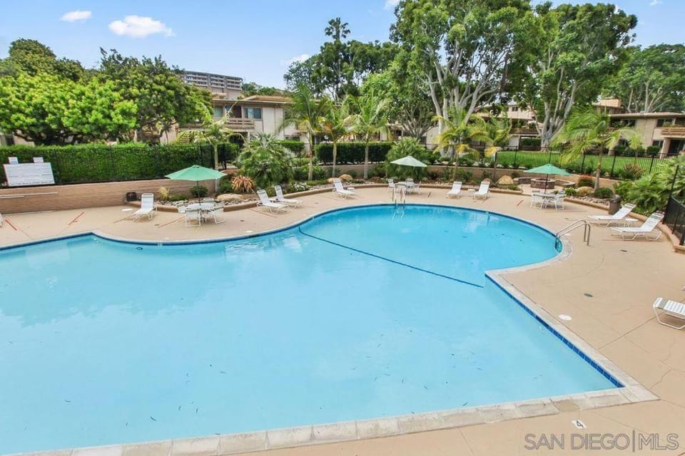 Luxury Condo Resort Amenities - Pool, Pickleball House in Point Loma