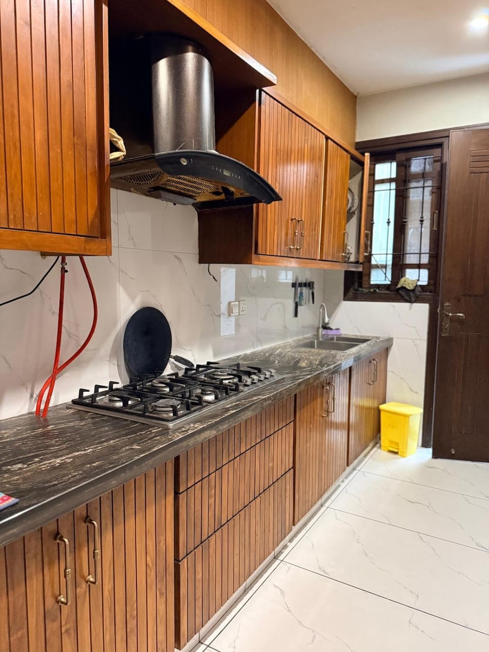 3 bed 3 bath house in phase 7 ideal for families House in Karachi