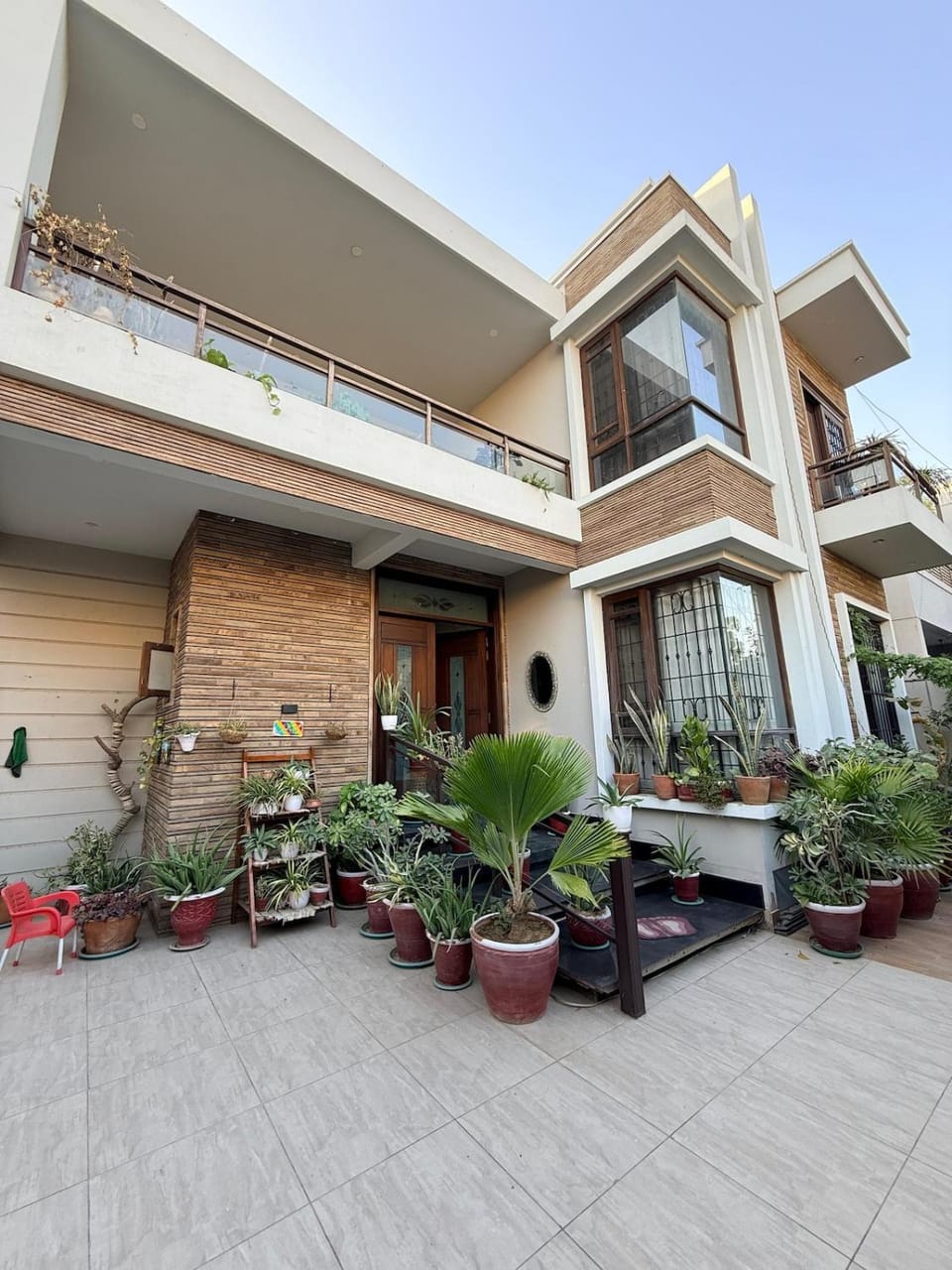 3 bed 3 bath house in phase 7 ideal for families House in Karachi
