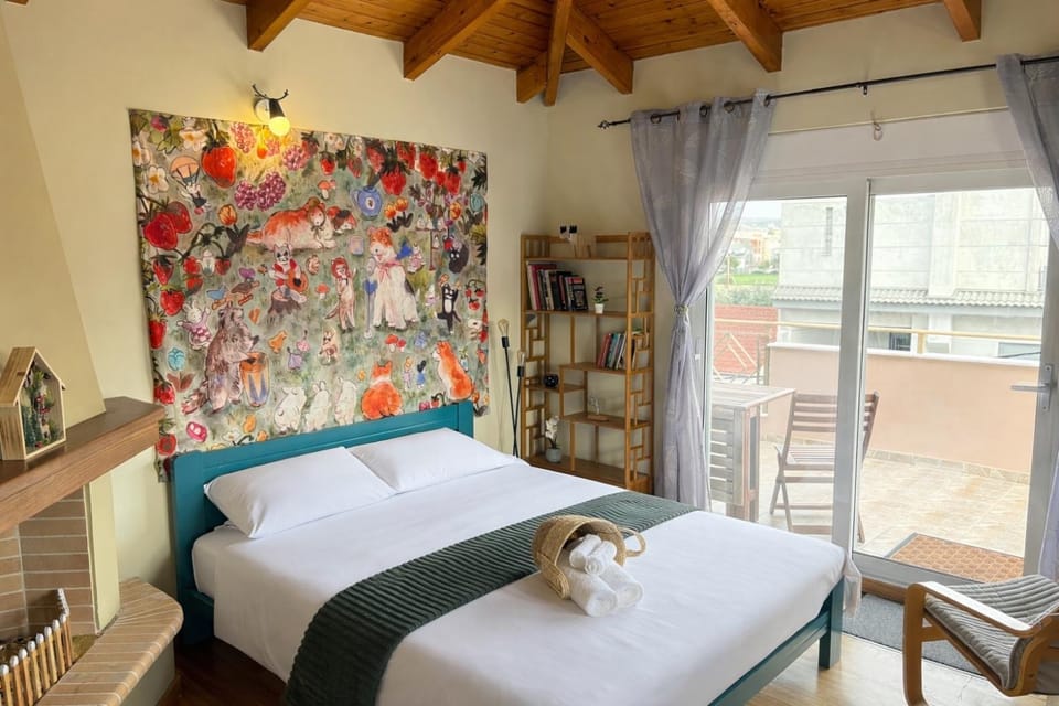 Photo of the whole room, Bedroom