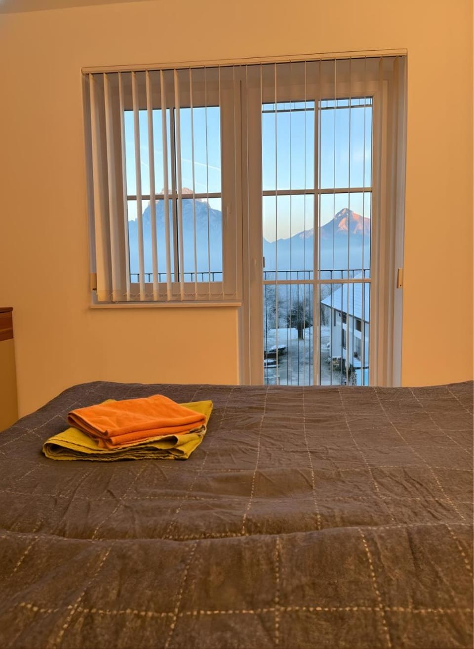Bed, Natural landscape, Photo of the whole room, Bedroom, Mountain view