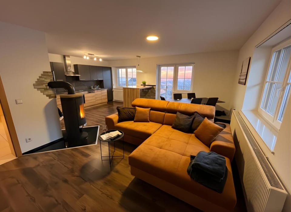 Kitchen or kitchenette, Living room, Seating area, Dining area