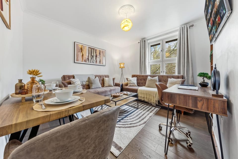 Living room, Seating area, Dining area