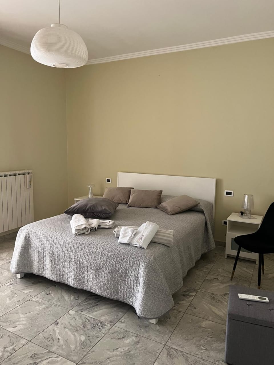Bed, Photo of the whole room, Bedroom, internet