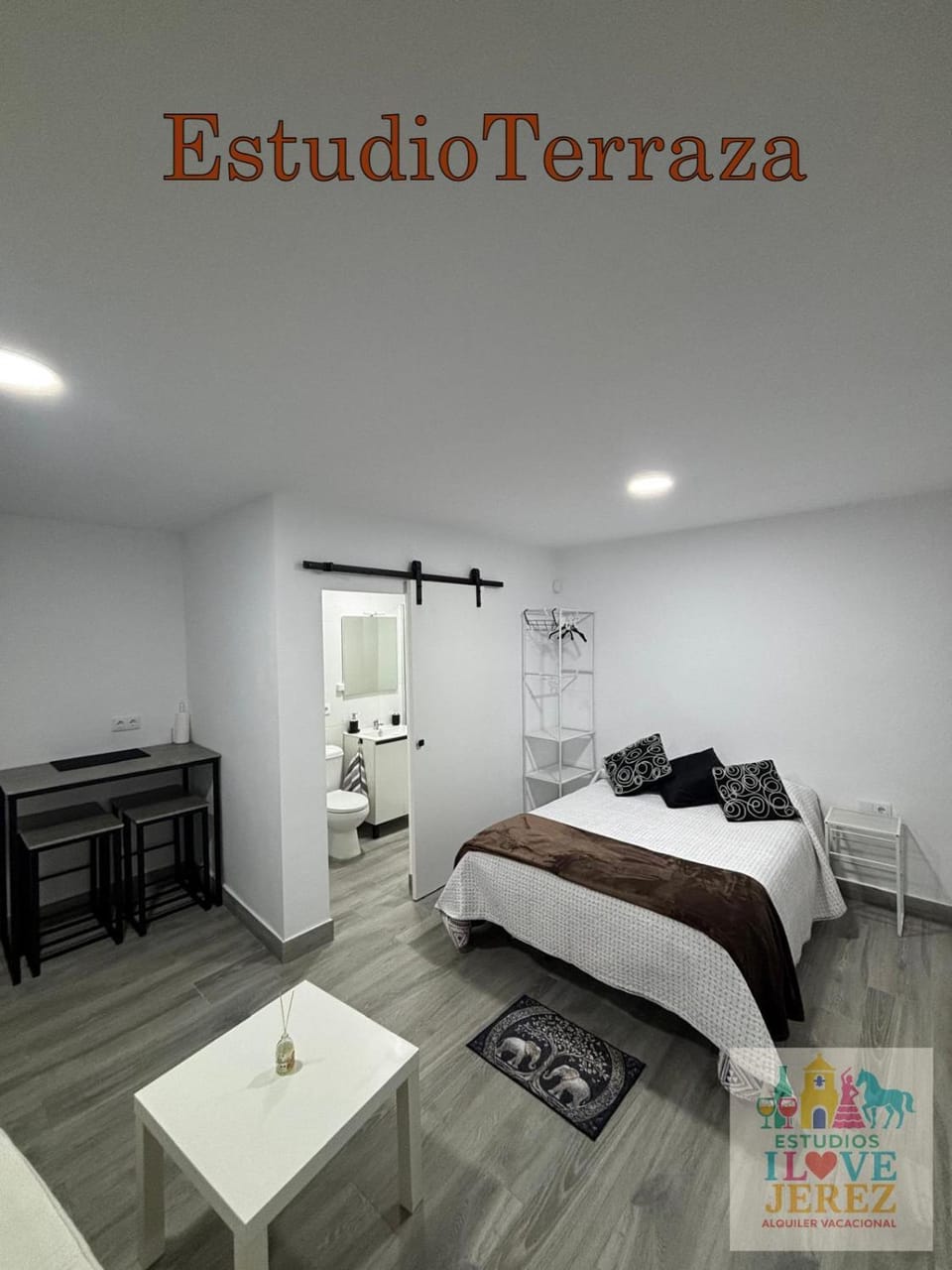Bed, Living room