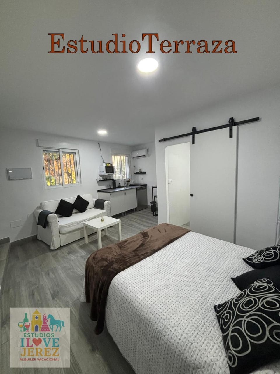 Bed, Living room