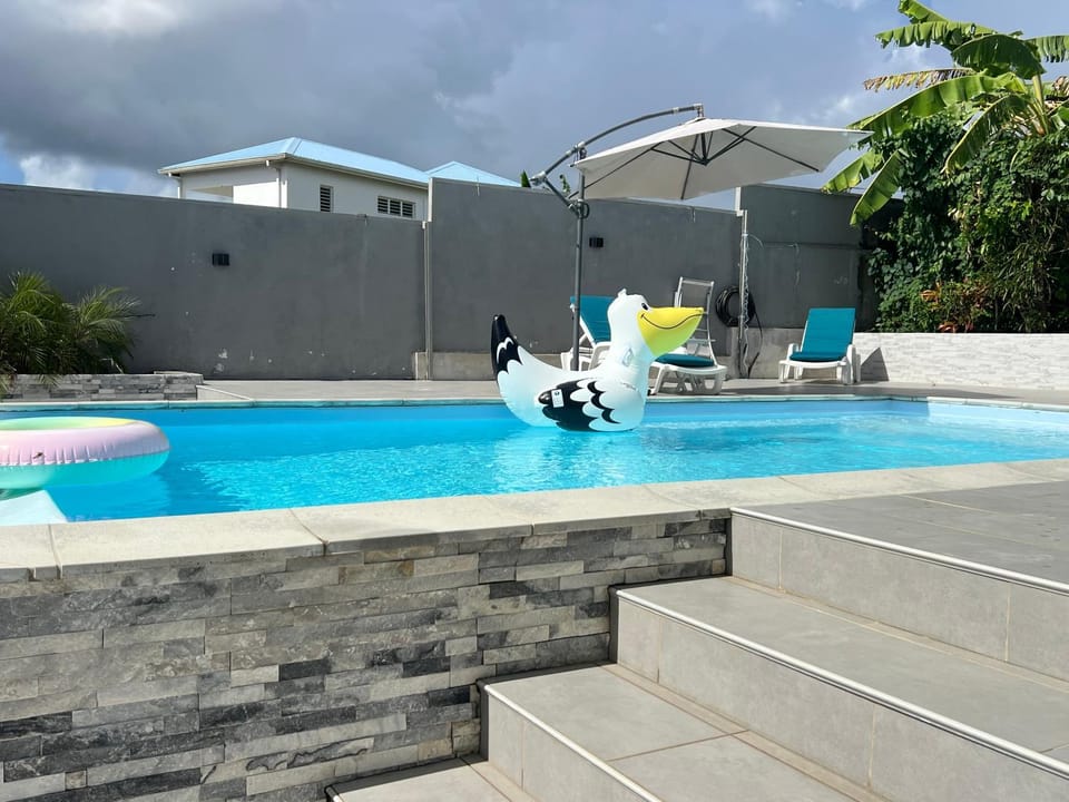 Swimming pool, sunbed