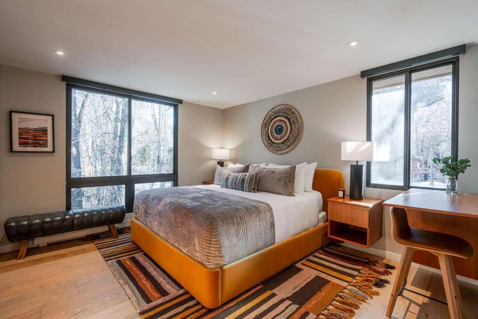 Renovated Riverfront 3 BR Walk to Gondola House in Aspen
