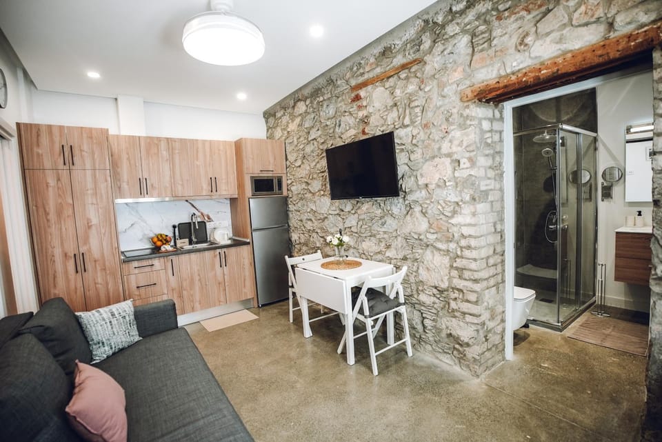 TV and multimedia, Kitchen or kitchenette, Living room, Dining area