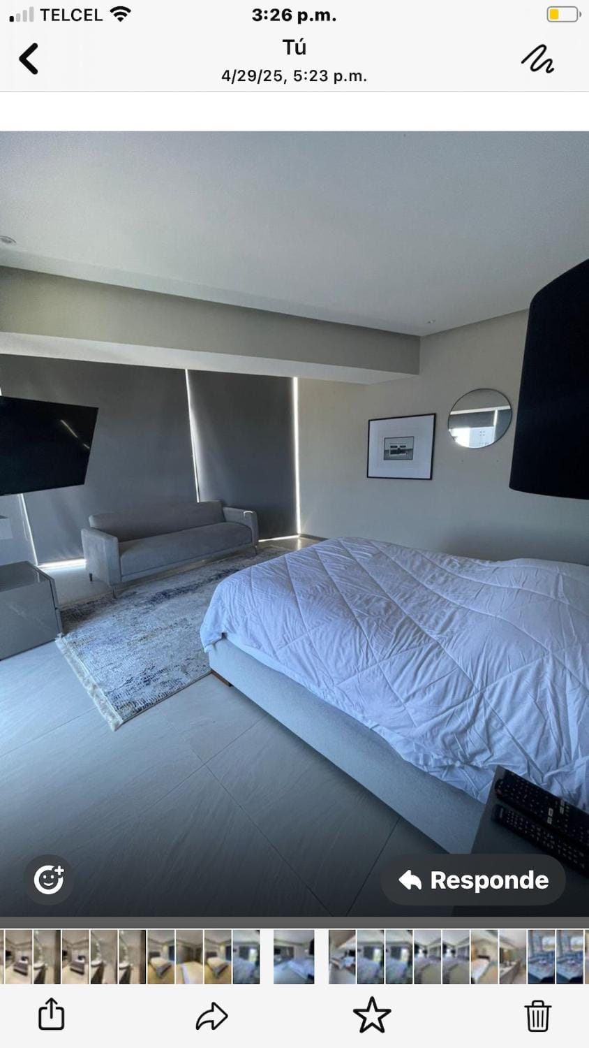 Bed, TV and multimedia, Photo of the whole room, Bedroom, Landmark view, Street view
