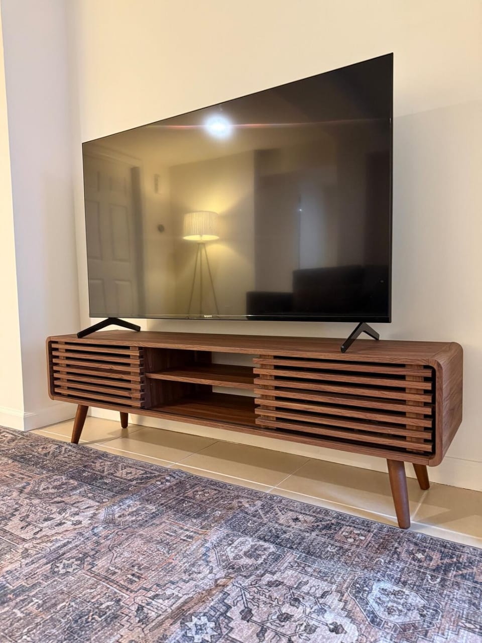 TV and multimedia, Living room, Evening entertainment
