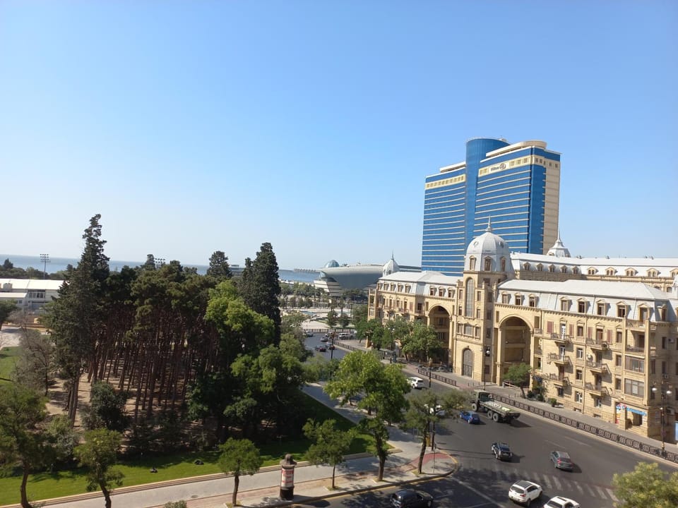 Coast Hilton Hotel 3 bedrooms Apartment in Baku
