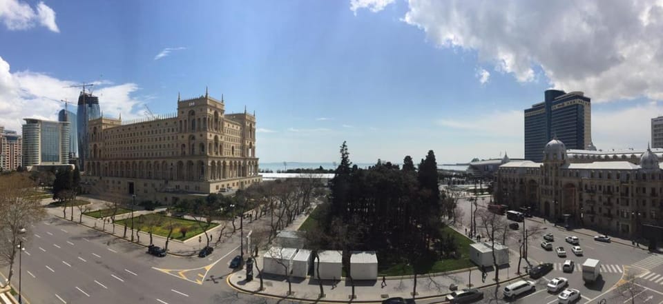 Coast Hilton Hotel 3 bedrooms Apartment in Baku