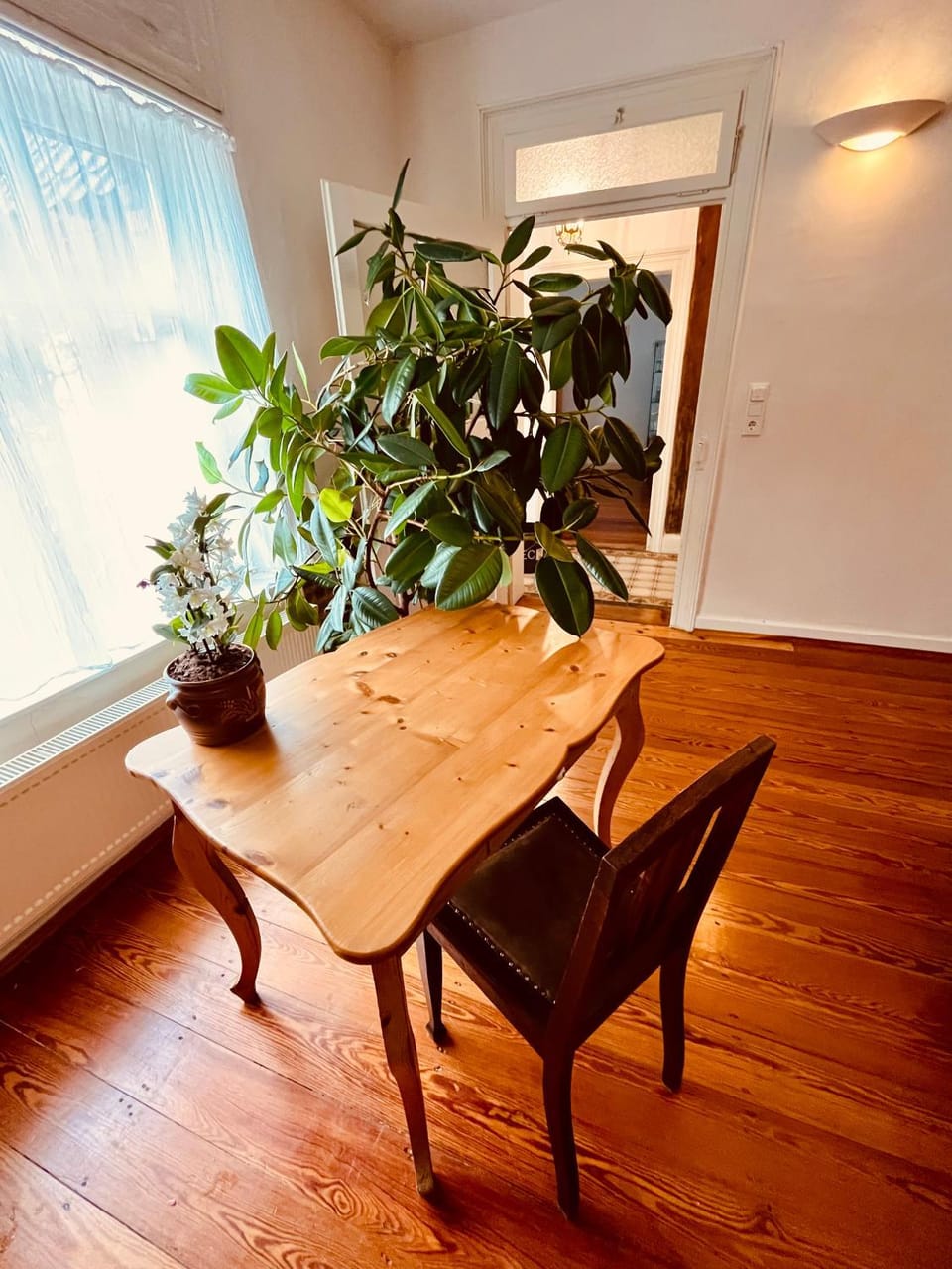Property building, Restaurant/places to eat, Living room, Seating area