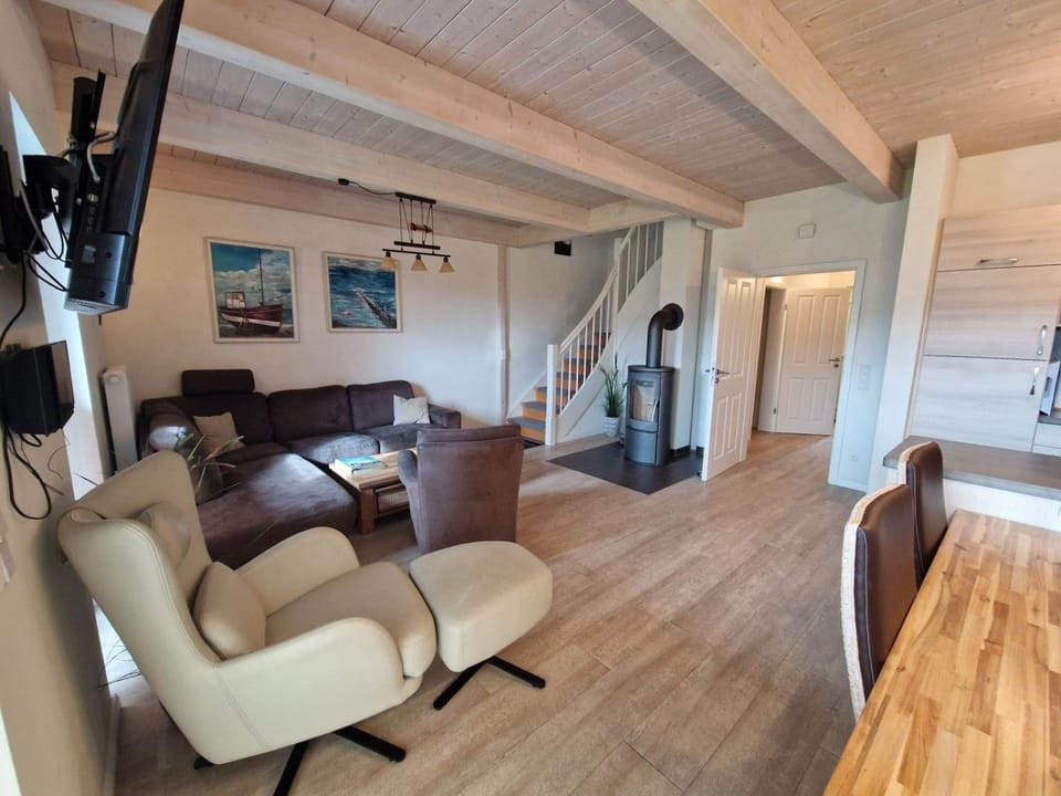 Halligwelt 18 - Ferienhaus mit Kamin, Sauna und Garten House in Dagebüll