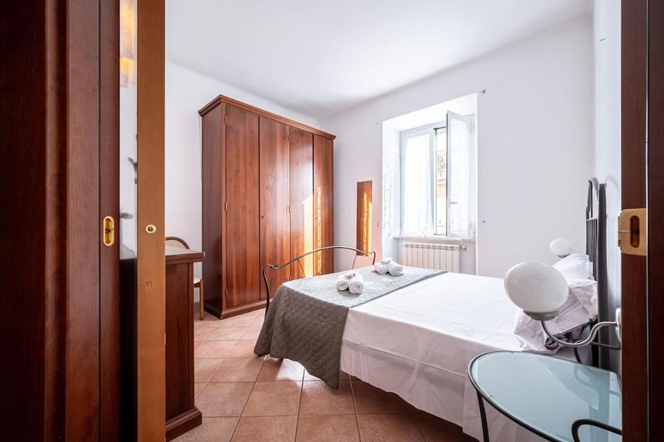 Bed, Photo of the whole room, wardrobe