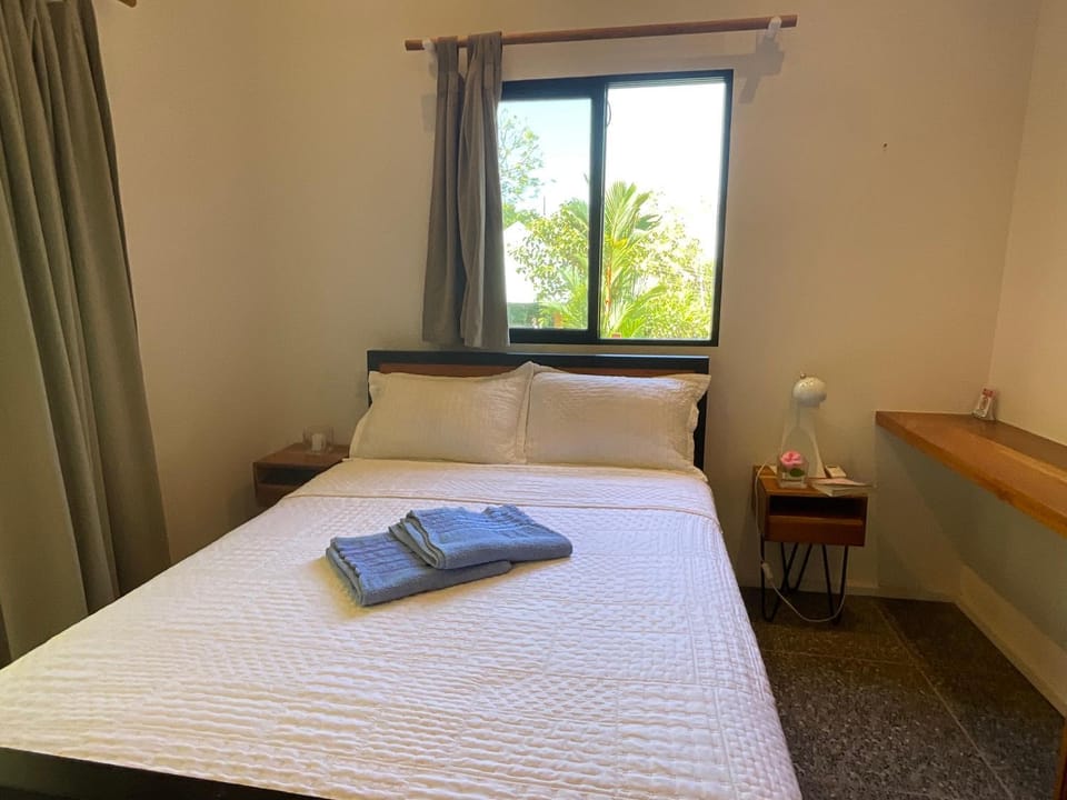 Bed, Seating area, Bedroom, towels, air conditioner, air conditioner