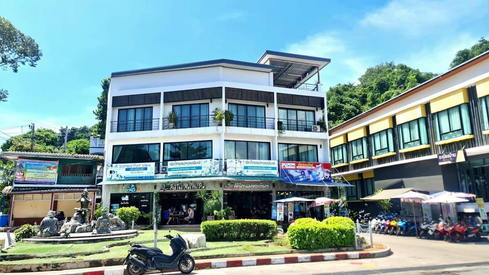 Property building, Facade/entrance, Day