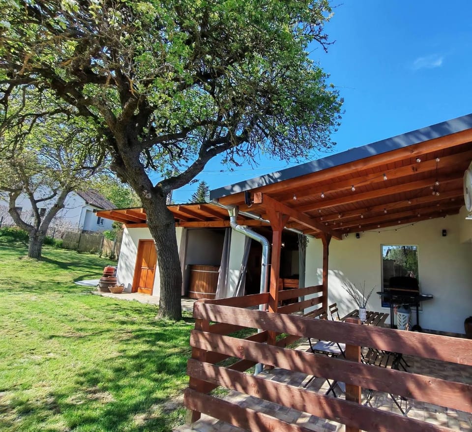 Property building, Patio, Spring, BBQ facilities, Garden