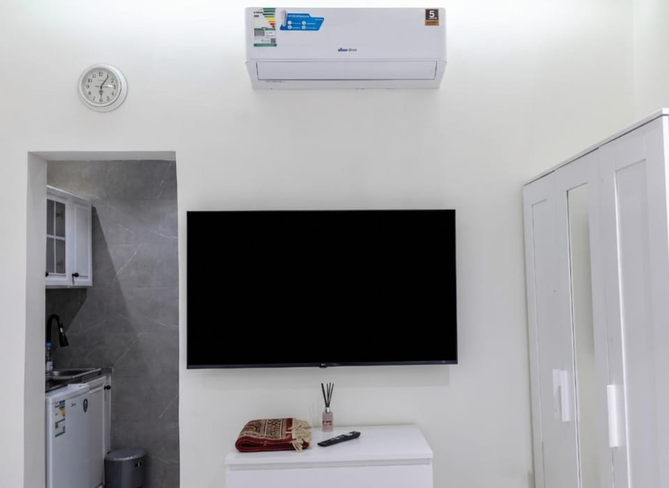 TV and multimedia, air conditioner
