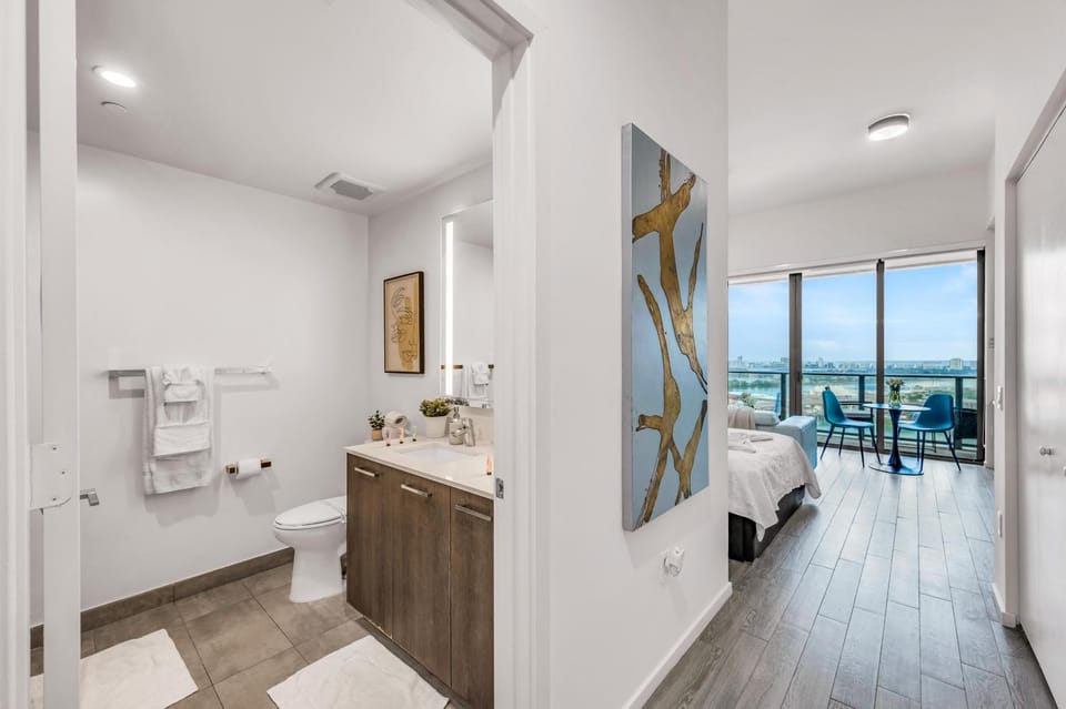 Bathroom, Dining area