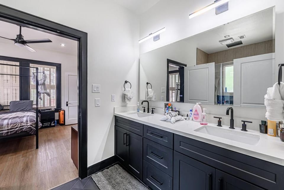 3 Bedroom Modern House Houston House in Houston