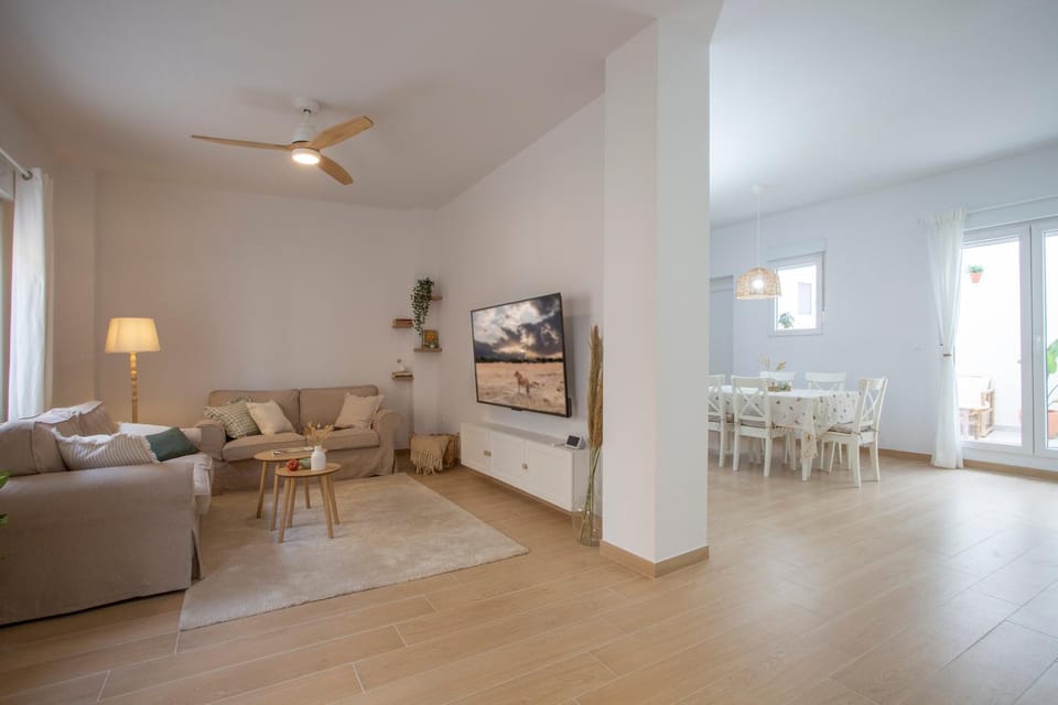 Communal lounge/ TV room