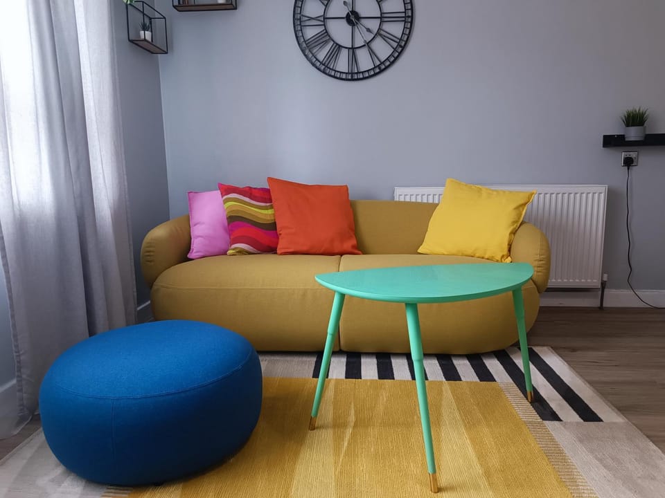 Funky Cow-Stylish flat near Glasgow Airport Apartment in Paisley