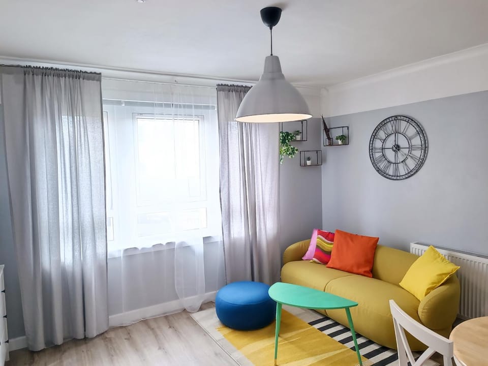 Funky Cow-Stylish flat near Glasgow Airport Apartment in Paisley