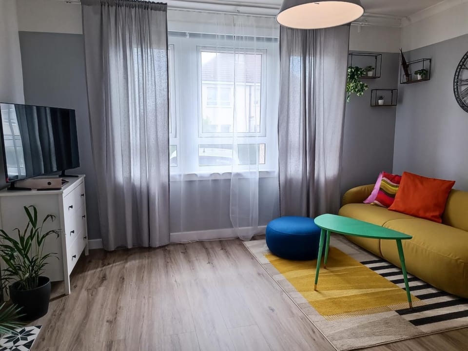 Funky Cow-Stylish flat near Glasgow Airport Apartment in Paisley