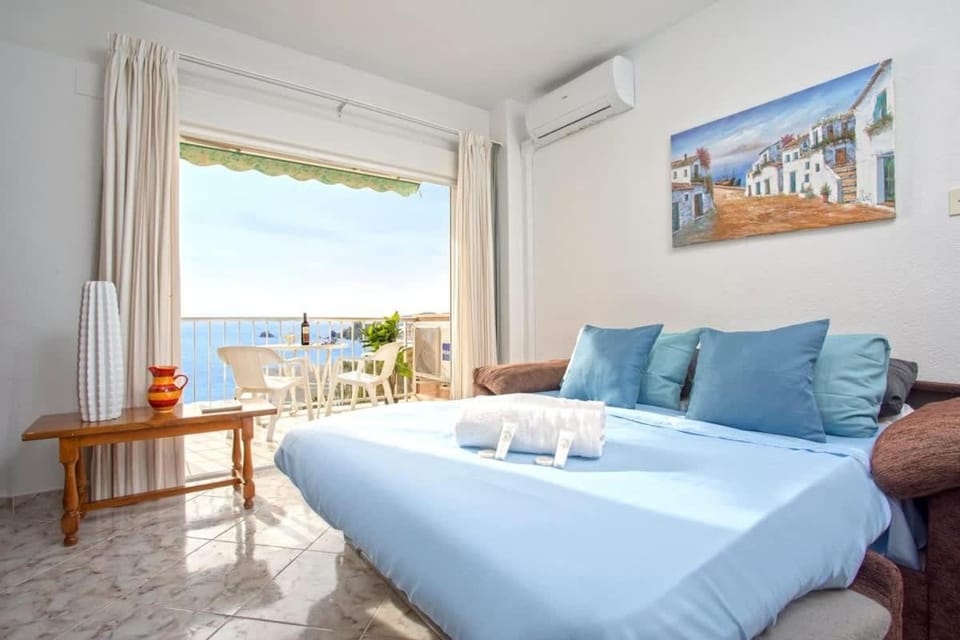 Seafront Apartment with parking Apartment in Almuñécar