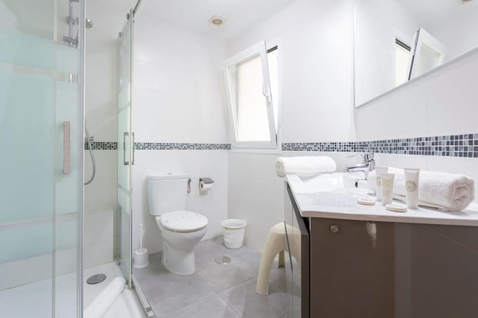Seafront Apartment with parking Apartment in Almuñécar