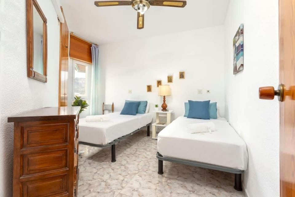 Seafront Apartment with parking Apartment in Almuñécar