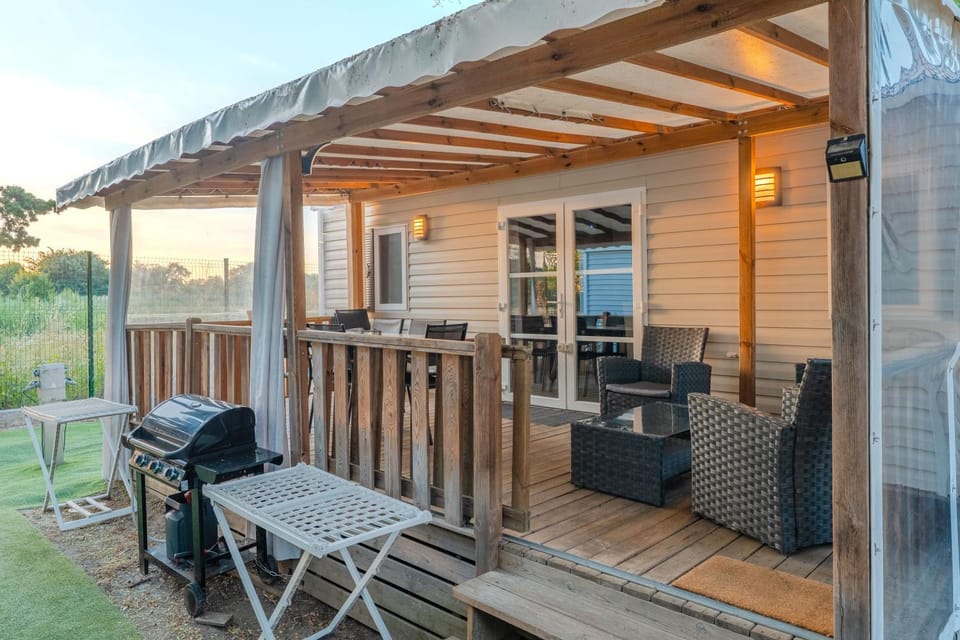 Property building, Patio, BBQ facilities, Garden, View (from property/room), Living room, Seating area, Dining area