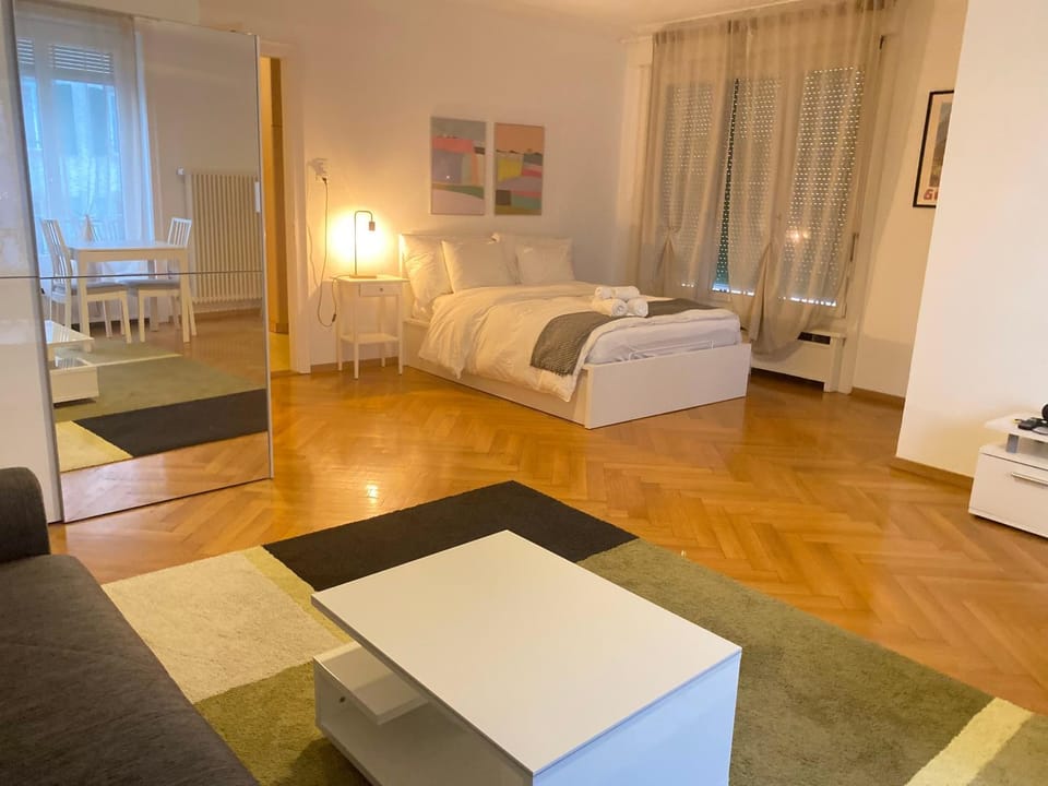 Bed, Photo of the whole room, Bedroom