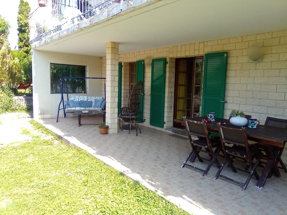 Property building, Patio, Spring, Garden, Balcony/Terrace, Garden view