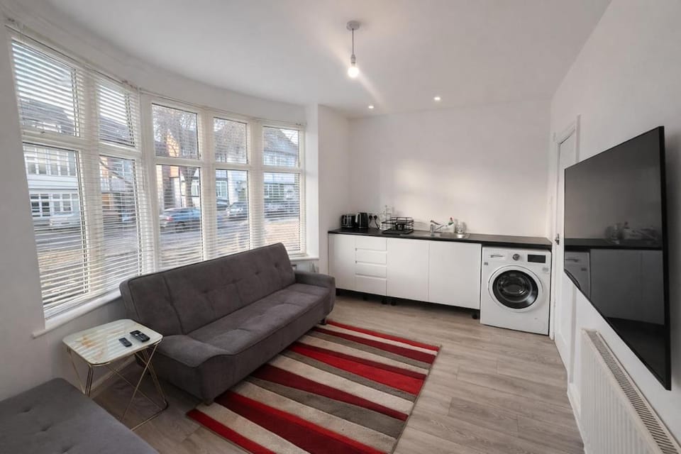 Cozy 1-Bed Flat Ideal for Short & Long Stays Apartment in Stretford