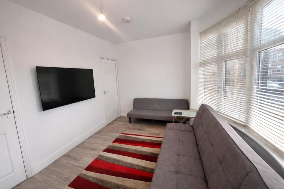 Cozy 1-Bed Flat Ideal for Short & Long Stays Apartment in Stretford